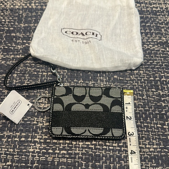 Coach Signature Wristlet NWT - Picture 8 of 8